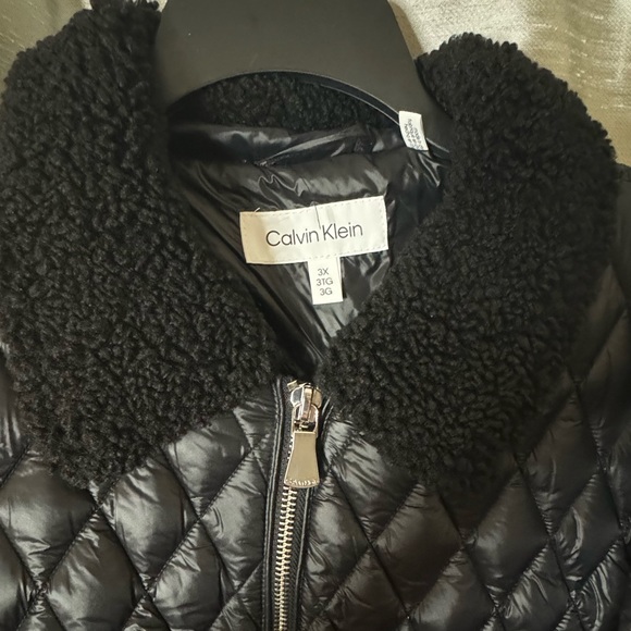 Calvin Klein plus size puffer jacket - Picture 4 of 9